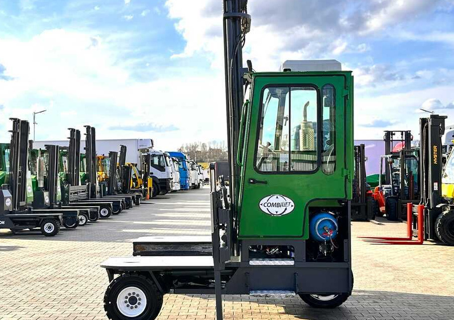 Combilift C5000XL / LPG / AIR CONDITIONING / WIDE POSITIONER / DUPLEX MAST / ADJUSTABLE FORKS / NEW TIRES / EXCELLENT CONDITION! - 4-way reach truck: picture 4 Combilift C5000XL / LPG / AIR CONDITIONING / WIDE POSITIONER / DUPLEX MAST / ADJUSTABLE FORKS / NEW TIRES / EXCELLENT CONDITION! - 4-way reach truck: picture 4
