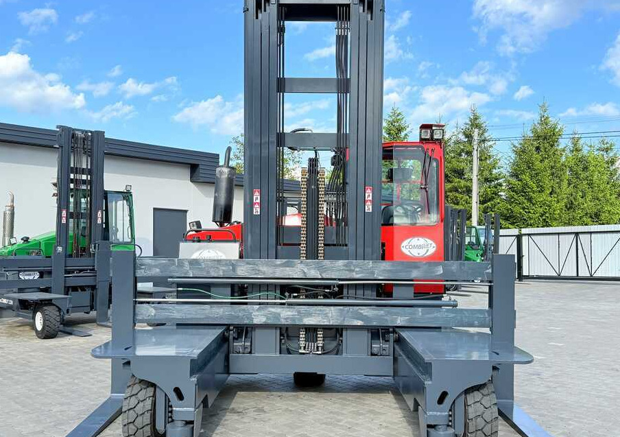 Combilift C8000 / GAS / TRIPLEX 8300 / WIDE FORK POSITIRONER / FREE-LIFT / A comprehensive range of four-way and side-loading forklifts. - 4-way reach truck: picture 4 Combilift C8000 / GAS / TRIPLEX 8300 / WIDE FORK POSITIRONER / FREE-LIFT / A comprehensive range of four-way and side-loading forklifts. - 4-way reach truck: picture 4