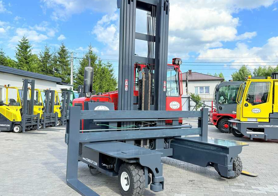 Combilift C8000 / GAS / TRIPLEX 8300 / WIDE FORK POSITIRONER / FREE-LIFT / A comprehensive range of four-way and side-loading forklifts. - 4-way reach truck: picture 5 Combilift C8000 / GAS / TRIPLEX 8300 / WIDE FORK POSITIRONER / FREE-LIFT / A comprehensive range of four-way and side-loading forklifts. - 4-way reach truck: picture 5