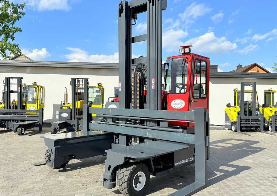 Combilift C8000 / GAS / TRIPLEX 8300 / WIDE FORK POSITIRONER / FREE-LIFT / A comprehensive range of four-way and side-loading forklifts. - 4-way reach truck: picture 1 Combilift C8000 / GAS / TRIPLEX 8300 / WIDE FORK POSITIRONER / FREE-LIFT / A comprehensive range of four-way and side-loading forklifts. - 4-way reach truck: picture 1