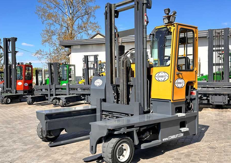 Combilift C9000 / GAS / DUPLEX / 4700MM / FREE LIFT / POSITIONER / FORK SIDE SHIFT / EXCELLENT CONDITION - 4-way reach truck: picture 3 Combilift C9000 / GAS / DUPLEX / 4700MM / FREE LIFT / POSITIONER / FORK SIDE SHIFT / EXCELLENT CONDITION - 4-way reach truck: picture 3