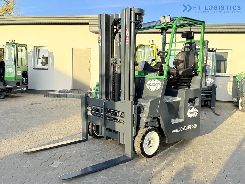 Combilift CB4000 / GAS / TRIPLEX 5200MM / FREE LIFT / FORK POSITIONER / SIDE SHIFT / EXCELLENT CONDITION / Wide range of four-way and side - 4-way reach truck: picture 3 Combilift CB4000 / GAS / TRIPLEX 5200MM / FREE LIFT / FORK POSITIONER / SIDE SHIFT / EXCELLENT CONDITION / Wide range of four-way and side - 4-way reach truck: picture 3