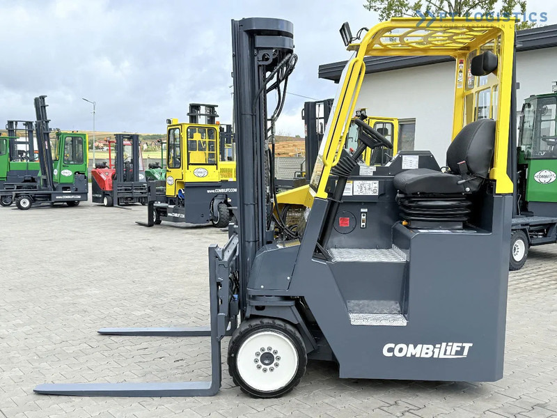 Combilift CB4000 / GAS / TRIPLEX 5200MM / FREE LIFT / FORK POSITIONER / SIDE SHIFT / EXCELLENT CONDITION / Wide range of four-way and side - 4-way reach truck: picture 2 Combilift CB4000 / GAS / TRIPLEX 5200MM / FREE LIFT / FORK POSITIONER / SIDE SHIFT / EXCELLENT CONDITION / Wide range of four-way and side - 4-way reach truck: picture 2