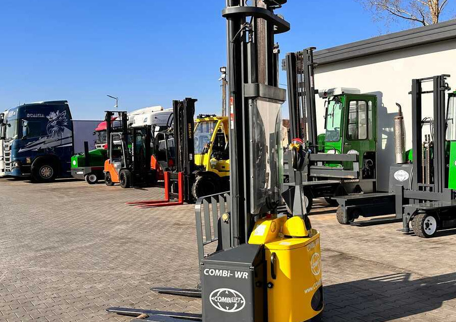 Combilift WR-4 / DUPLEX / 4.5M / 2017 / ONLY 30 HOURS / LIKE NEW / 1500KG - 4-way reach truck: picture 4 Combilift WR-4 / DUPLEX / 4.5M / 2017 / ONLY 30 HOURS / LIKE NEW / 1500KG - 4-way reach truck: picture 4