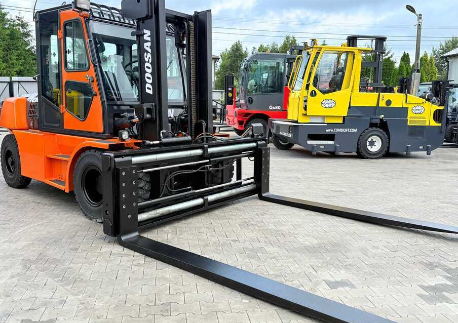 Doosan DOOSAN / DUPLEX 3000MM / SIDE SHIFT / FORK POSITIONER / 2500MM FORKS / 7000KG / CABIN / LIKE NEW - Diesel forklift: picture 3 Doosan DOOSAN / DUPLEX 3000MM / SIDE SHIFT / FORK POSITIONER / 2500MM FORKS / 7000KG / CABIN / LIKE NEW - Diesel forklift: picture 3