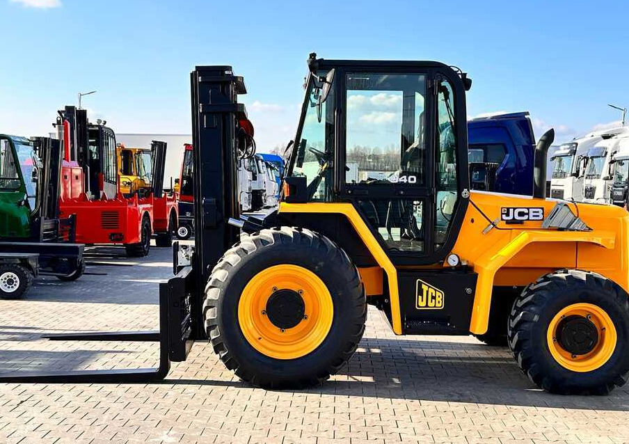 JCB 940-2 T4 / DIESEL / TRIPLEX / POSITIONER / FORK SIDE SHIFT / 4T / NEW TIRES / LIKE NEW - Rough terrain forklift: picture 3 JCB 940-2 T4 / DIESEL / TRIPLEX / POSITIONER / FORK SIDE SHIFT / 4T / NEW TIRES / LIKE NEW - Rough terrain forklift: picture 3