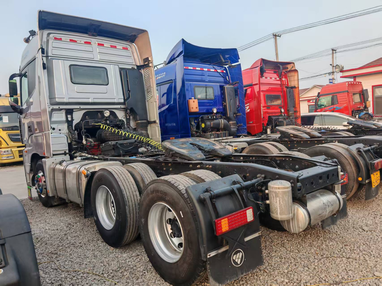 AUMAN 560HP - Tipper semi-trailer: picture 3 AUMAN 560HP - Tipper semi-trailer: picture 3