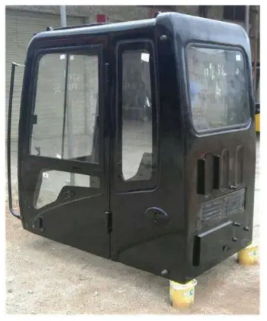 CATERPILLAR 320D - Cab for Excavator: picture 1 CATERPILLAR 320D - Cab for Excavator: picture 1