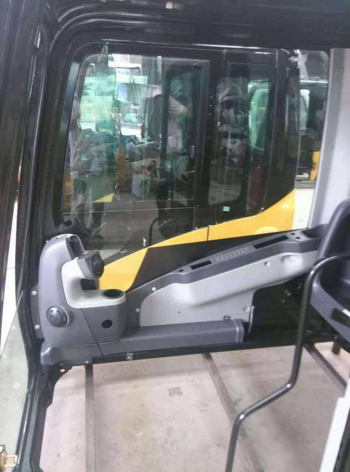 CATERPILLAR E318C E315D E320C E320D - Cab for Excavator: picture 5 CATERPILLAR E318C E315D E320C E320D - Cab for Excavator: picture 5
