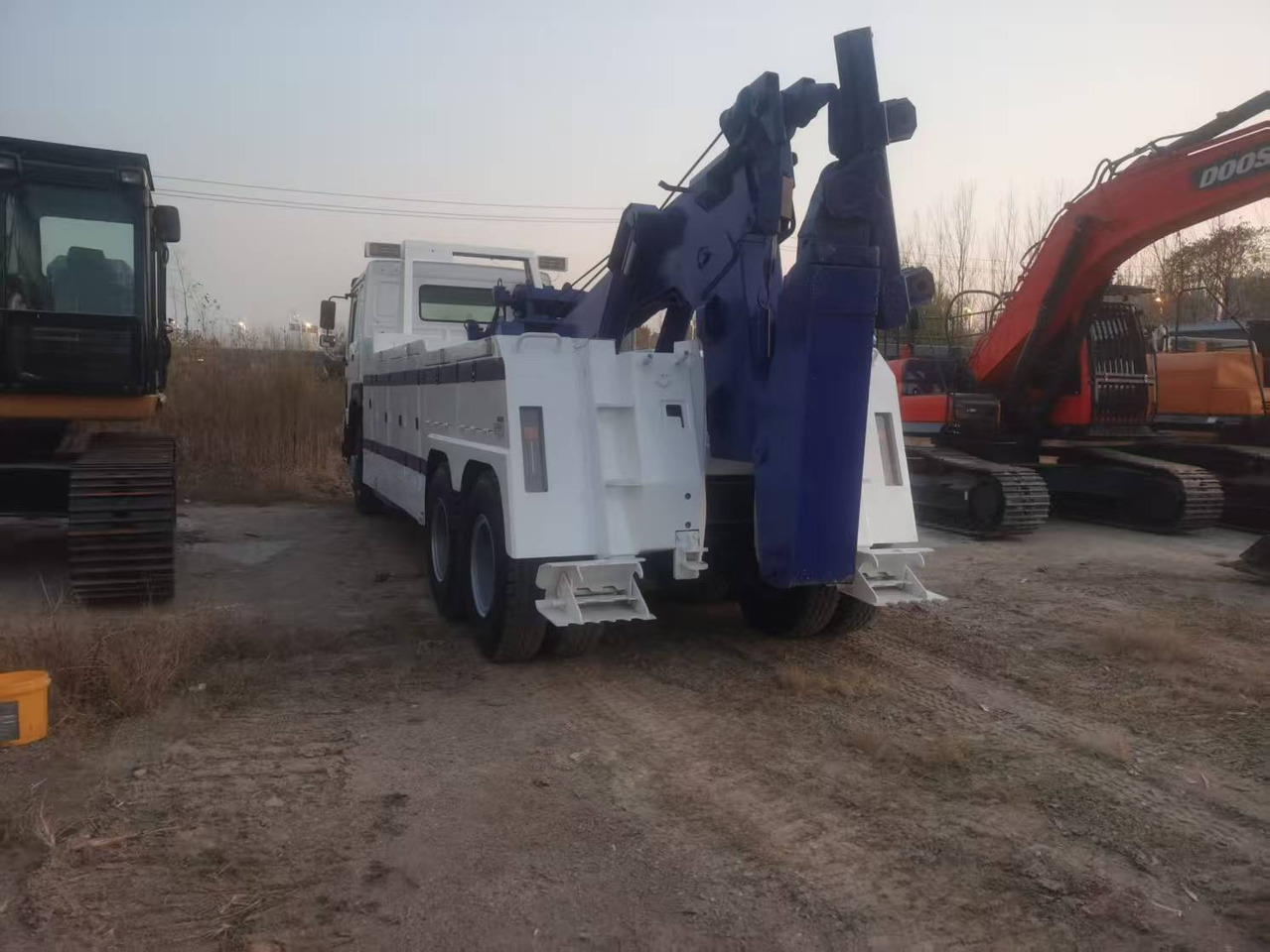 HOWO tow truck - Crane truck: picture 5 HOWO tow truck - Crane truck: picture 5