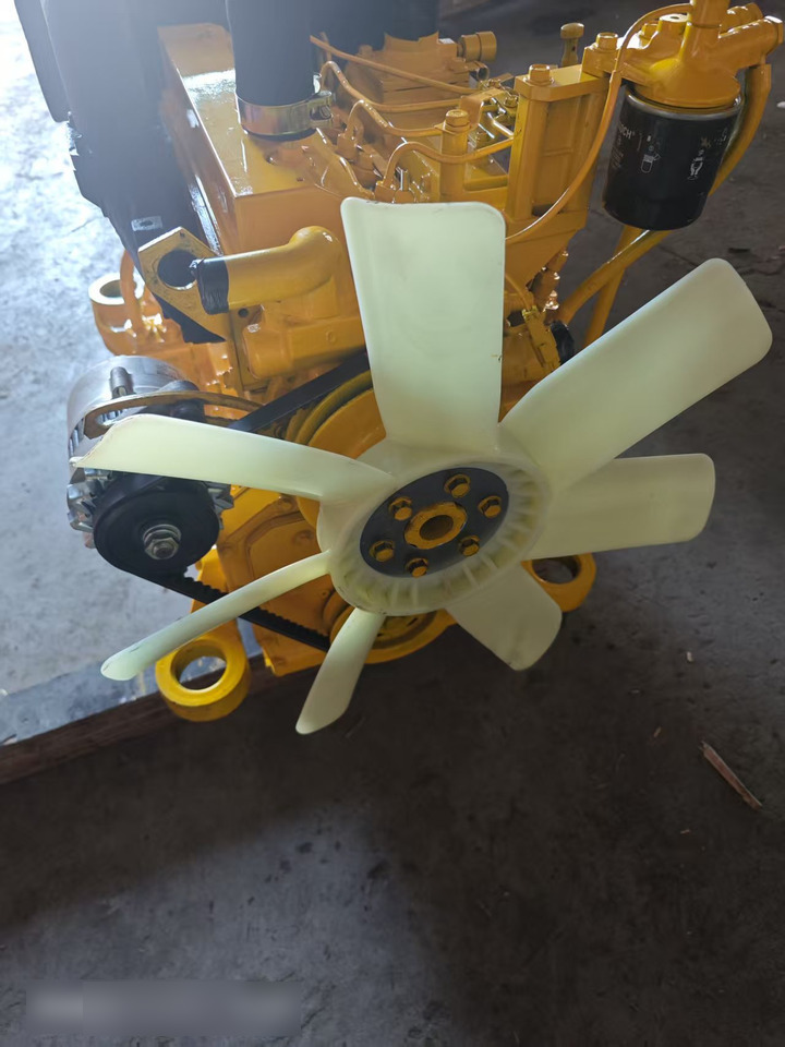 KOMATSU 4D95LE - Engine for Excavator: picture 2 KOMATSU 4D95LE - Engine for Excavator: picture 2