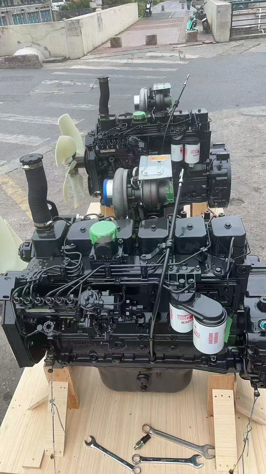 KOMATSU 6D102E - Engine for Excavator: picture 1 KOMATSU 6D102E - Engine for Excavator: picture 1