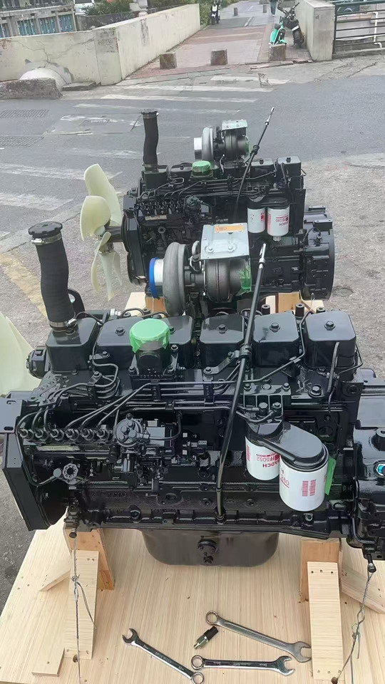 KOMATSU 6D102E - Engine for Excavator: picture 2 KOMATSU 6D102E - Engine for Excavator: picture 2