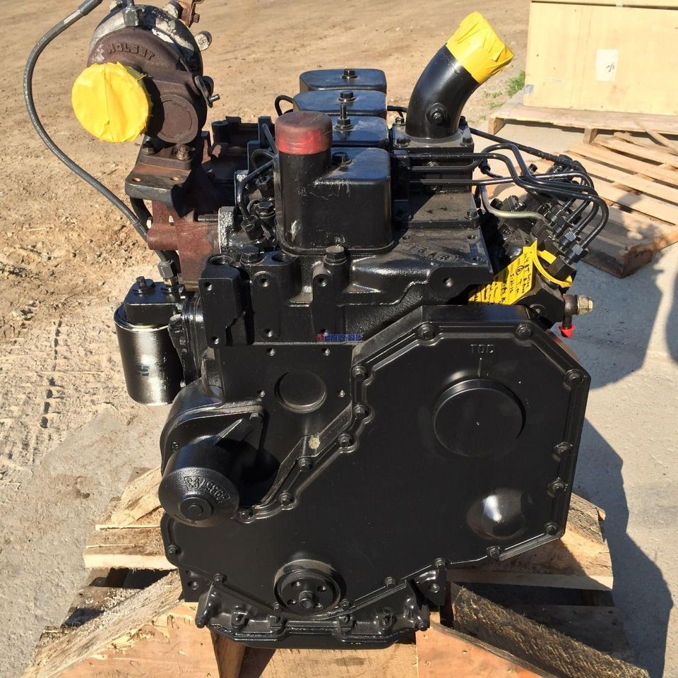 KOMATSU SAA4D102E - Engine for Excavator: picture 1 KOMATSU SAA4D102E - Engine for Excavator: picture 1