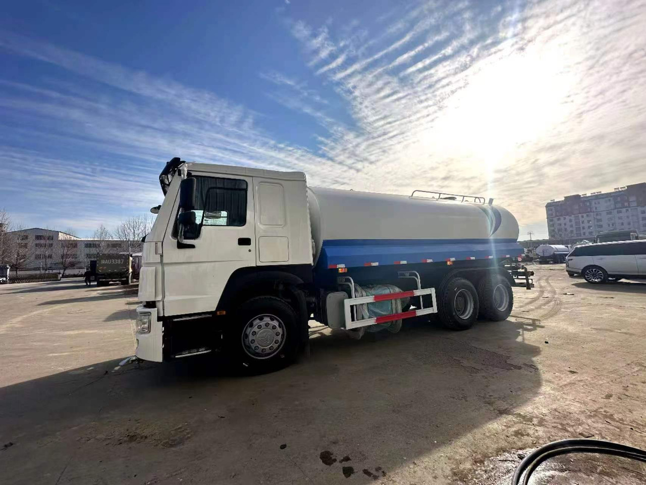 SINOTRUK 20 cubic meters tanker - Tank truck: picture 4 SINOTRUK 20 cubic meters tanker - Tank truck: picture 4
