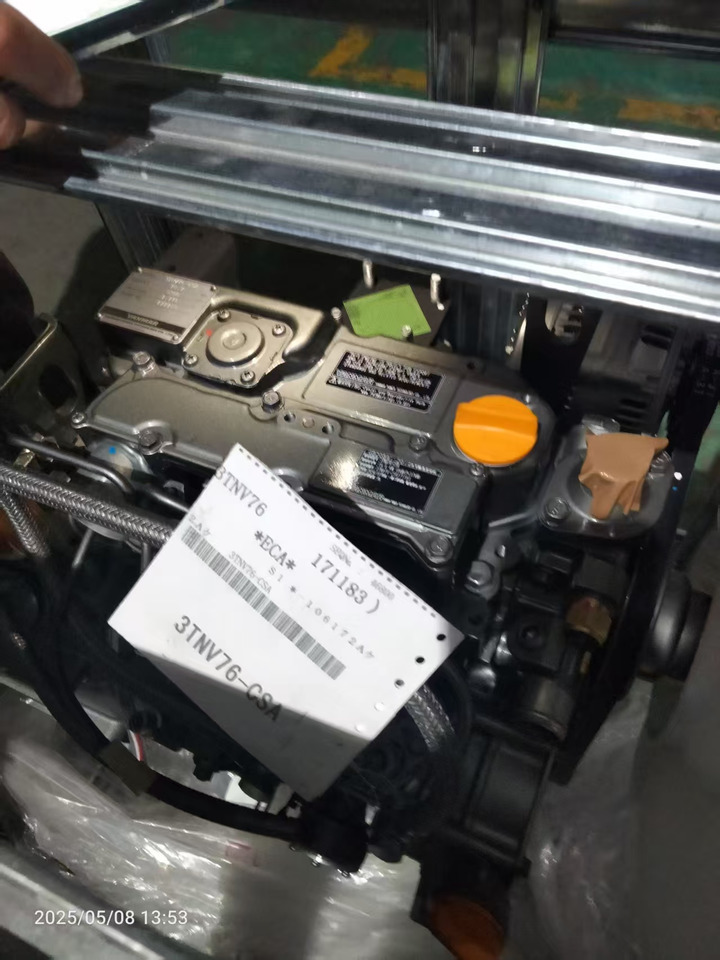 YANMAR 3TNV76 - Engine for Excavator: picture 4 YANMAR 3TNV76 - Engine for Excavator: picture 4