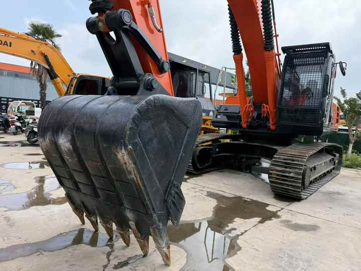 Certified Hitachi ZX350 Excavator | Low Hours, Full Service History | Global Shipping - Crawler excavator: picture 4 Certified Hitachi ZX350 Excavator | Low Hours, Full Service History | Global Shipping - Crawler excavator: picture 4