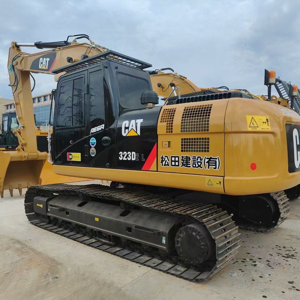 Used high quality excavator CAT 323D2L Made in Japan - Construction machinery: picture 2 Used high quality excavator CAT 323D2L Made in Japan - Construction machinery: picture 2