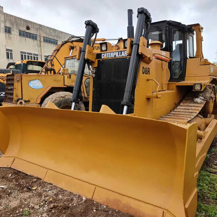 Good Quality Used Bulldozer Construction Used CAT D8R Bulldozers Crawler Caterpillar Machinery CAT D8R Used Bulldozers - Bulldozer: picture 1 Good Quality Used Bulldozer Construction Used CAT D8R Bulldozers Crawler Caterpillar Machinery CAT D8R Used Bulldozers - Bulldozer: picture 1