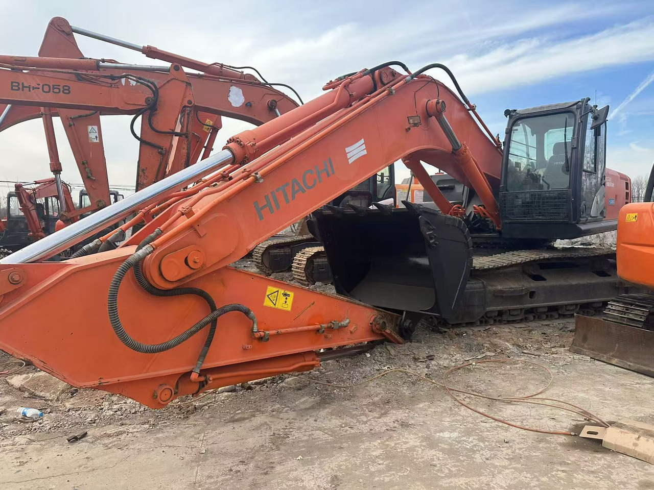 HITACHI USED EXCAVATOR ZX350-5G HOTSALE - Crawler excavator: picture 2 HITACHI USED EXCAVATOR ZX350-5G HOTSALE - Crawler excavator: picture 2