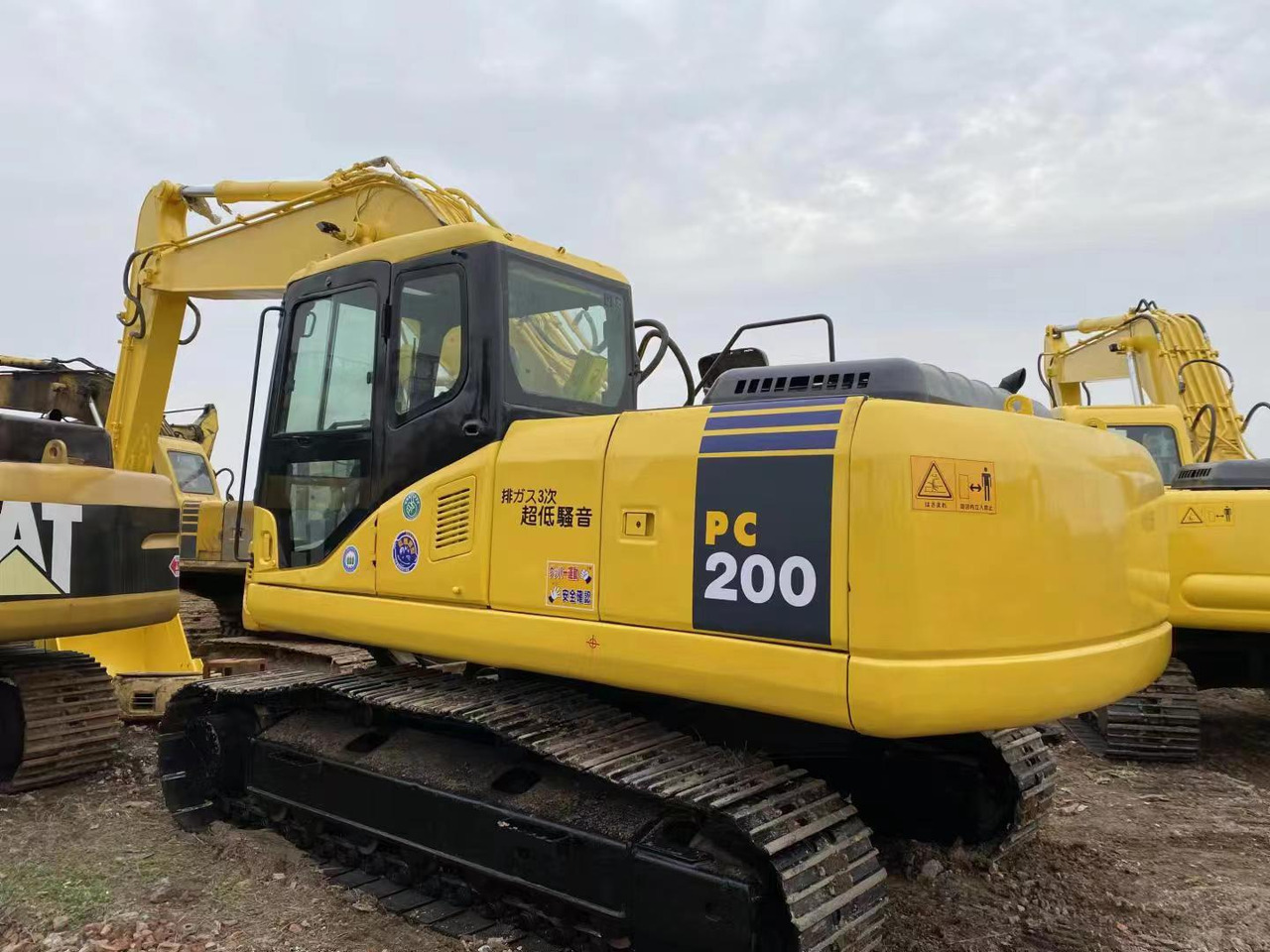 KOMATSU Used Excavator PC200-7 second-hand high quality - Crawler excavator: picture 1 KOMATSU Used Excavator PC200-7 second-hand high quality - Crawler excavator: picture 1