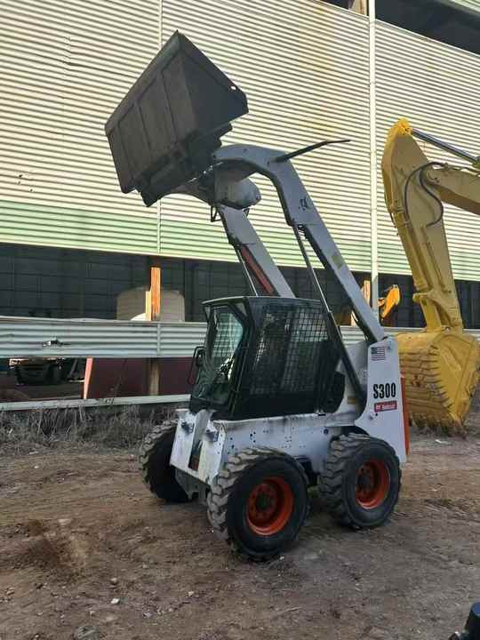 Second Hand BOBCAT S300 Skid-steer Loader with Very Good Performance Is for Sale at a Low Price - Skid steer loader: picture 5 Second Hand BOBCAT S300 Skid-steer Loader with Very Good Performance Is for Sale at a Low Price - Skid steer loader: picture 5