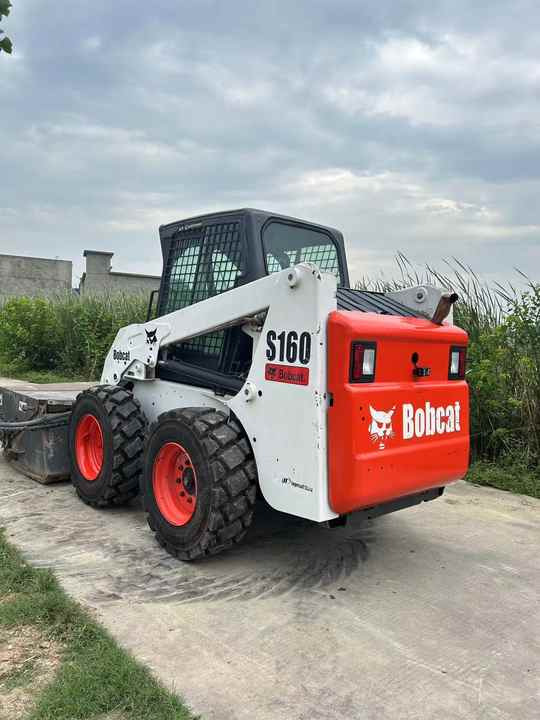 USED BOBCAT S160 Skid-steer Loader Bobcat S160 Carry Sweeper with Very Good Performance Is for Sale at a Low Price. - Skid steer loader: picture 5 USED BOBCAT S160 Skid-steer Loader Bobcat S160 Carry Sweeper with Very Good Performance Is for Sale at a Low Price. - Skid steer loader: picture 5