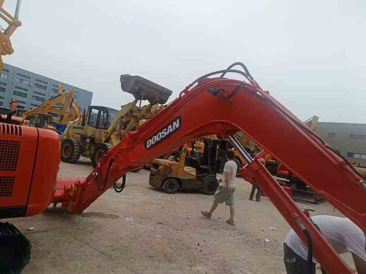 Used Digger DOOSAN DX55 Construction Machinery Construction Digger Used DOOSAN DX55 Cheap Excavator - Crawler excavator: picture 4 Used Digger DOOSAN DX55 Construction Machinery Construction Digger Used DOOSAN DX55 Cheap Excavator - Crawler excavator: picture 4
