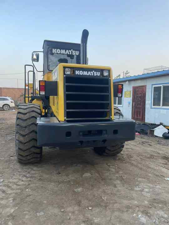 Used Komatsu WA380-3 Front Loader in Very Good Condition Strong Power komatsu 380 Wheel Loader Low Price Hot Sale - Wheel loader: picture 4 Used Komatsu WA380-3 Front Loader in Very Good Condition Strong Power komatsu 380 Wheel Loader Low Price Hot Sale - Wheel loader: picture 4