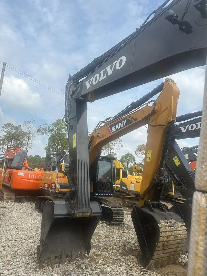 Used VOLVO EC210 Excavator Efficient Heavy Construction Equipment with Original Engine Second Hand Crawler Excavator - Excavator: picture 3 Used VOLVO EC210 Excavator Efficient Heavy Construction Equipment with Original Engine Second Hand Crawler Excavator - Excavator: picture 3