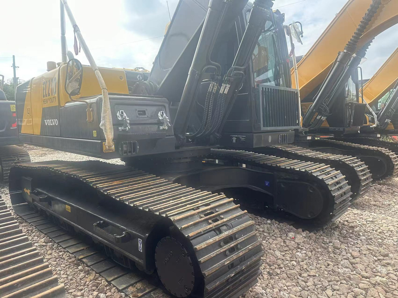 Used VOLVO EC210 Excavator Efficient Heavy Construction Equipment with Original Engine Second Hand Crawler Excavator - Excavator: picture 5 Used VOLVO EC210 Excavator Efficient Heavy Construction Equipment with Original Engine Second Hand Crawler Excavator - Excavator: picture 5