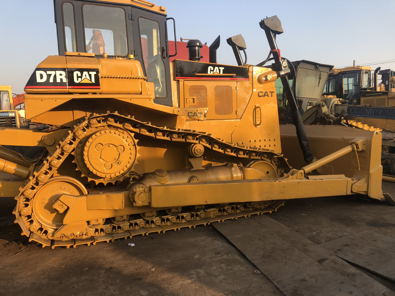 Used bulldozer CAT D7R high quality hotsale - Bulldozer: picture 4 Used bulldozer CAT D7R high quality hotsale - Bulldozer: picture 4