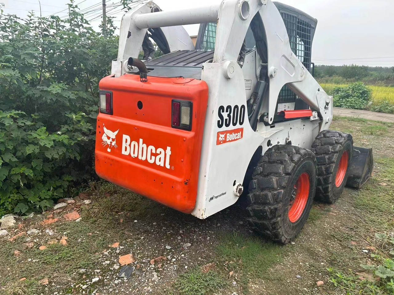BOBCAT S300 - Skid steer loader: picture 2 BOBCAT S300 - Skid steer loader: picture 2