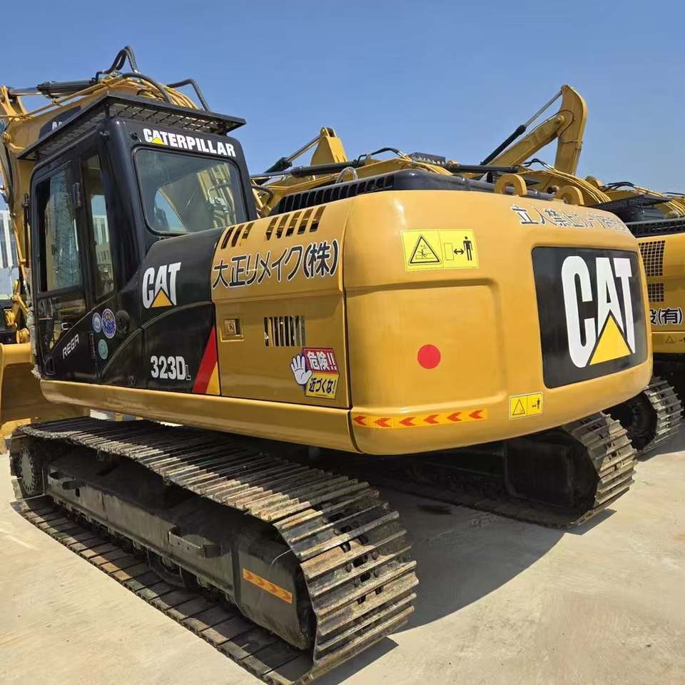 CATERPILLAR 323D2 - Crawler excavator: picture 1 CATERPILLAR 323D2 - Crawler excavator: picture 1
