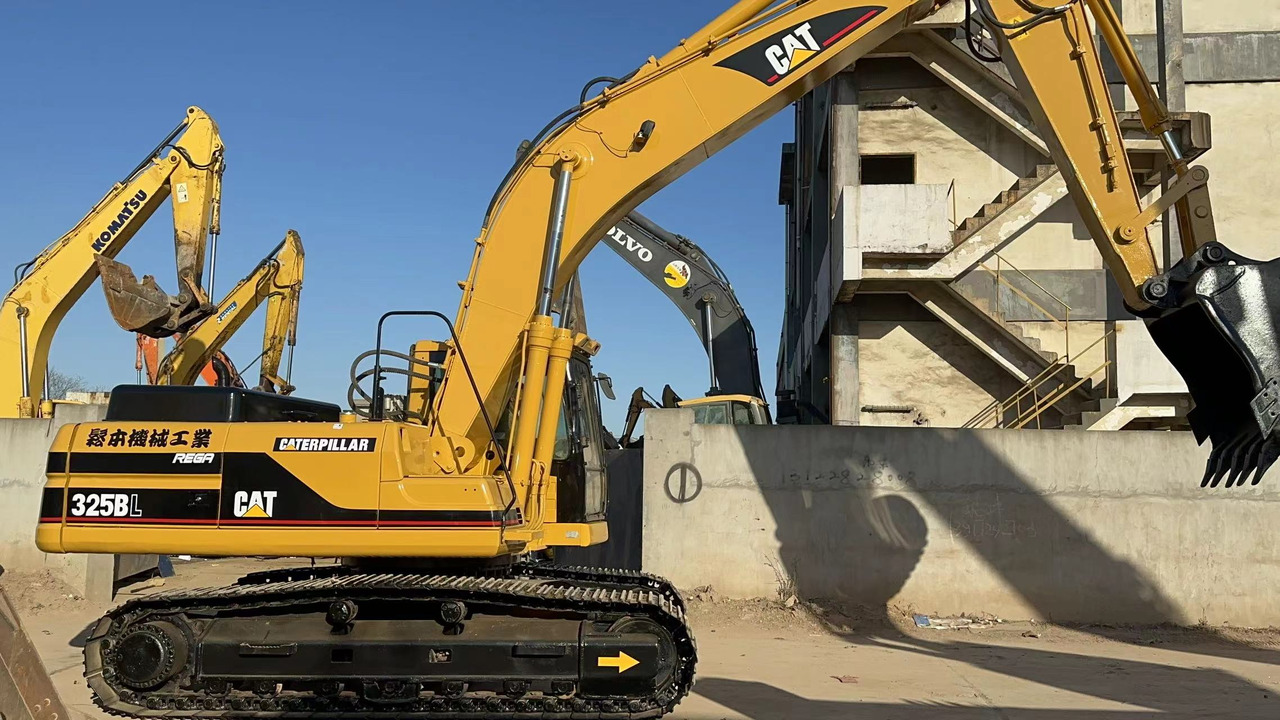 CATERPILLAR 325B - Crawler excavator: picture 3 CATERPILLAR 325B - Crawler excavator: picture 3