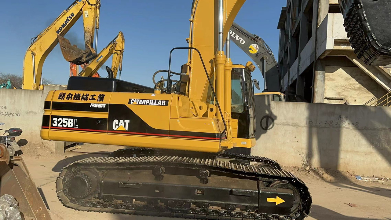 CATERPILLAR 325B - Crawler excavator: picture 1 CATERPILLAR 325B - Crawler excavator: picture 1
