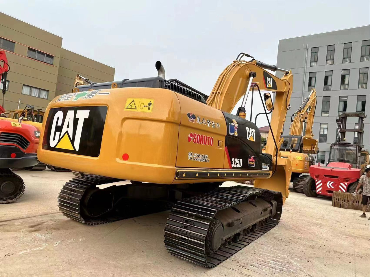 CATERPILLAR 325D - Crawler excavator: picture 2 CATERPILLAR 325D - Crawler excavator: picture 2