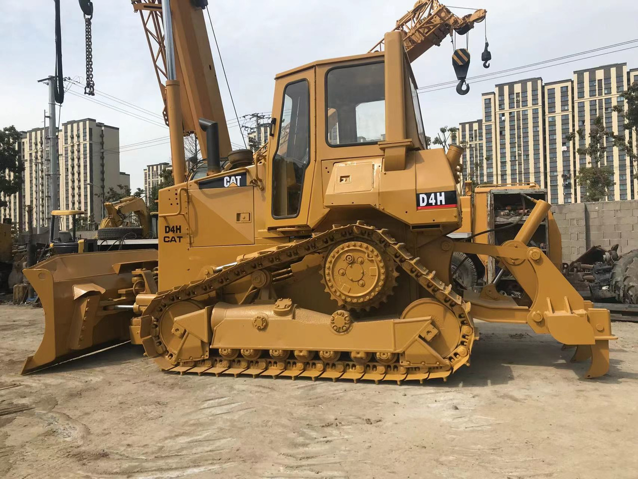 CATERPILLAR D4H - Bulldozer: picture 2 CATERPILLAR D4H - Bulldozer: picture 2