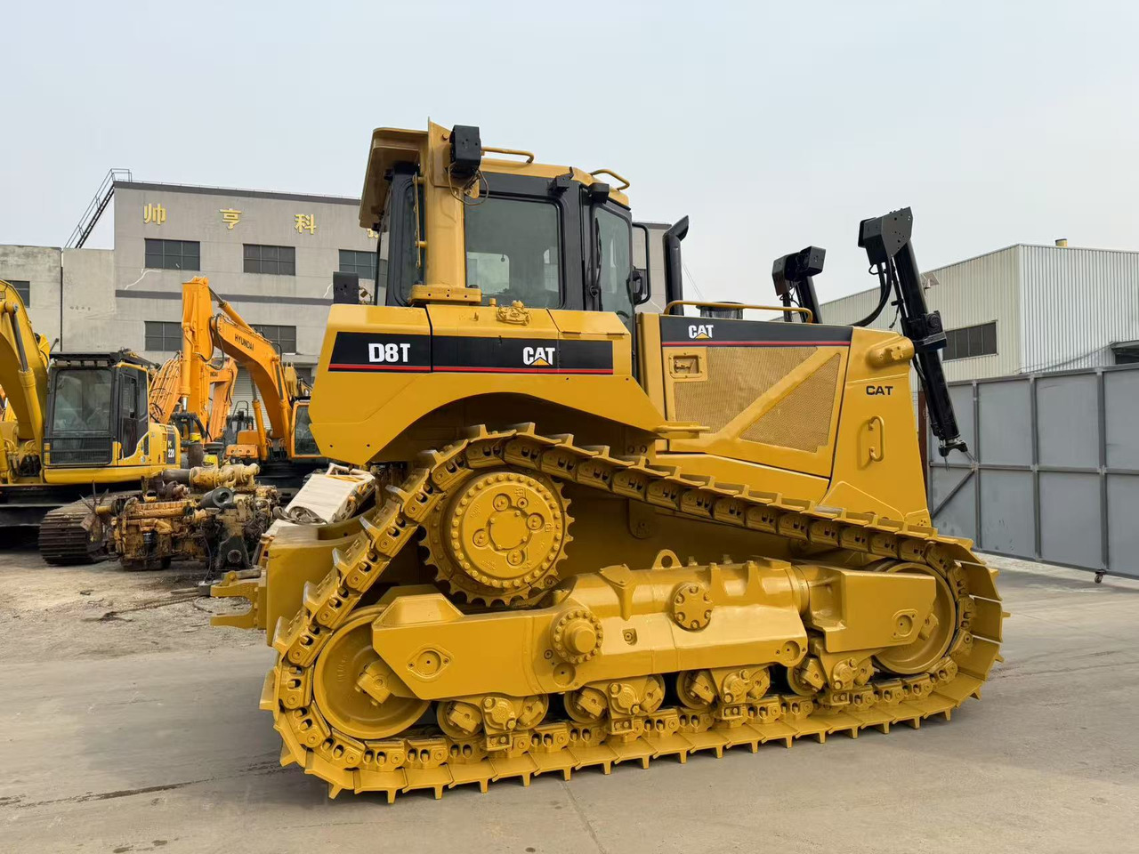CATERPILLAR D8T - Bulldozer: picture 3 CATERPILLAR D8T - Bulldozer: picture 3