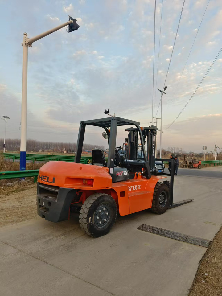 HELI 7-ton - Diesel forklift: picture 2 HELI 7-ton - Diesel forklift: picture 2