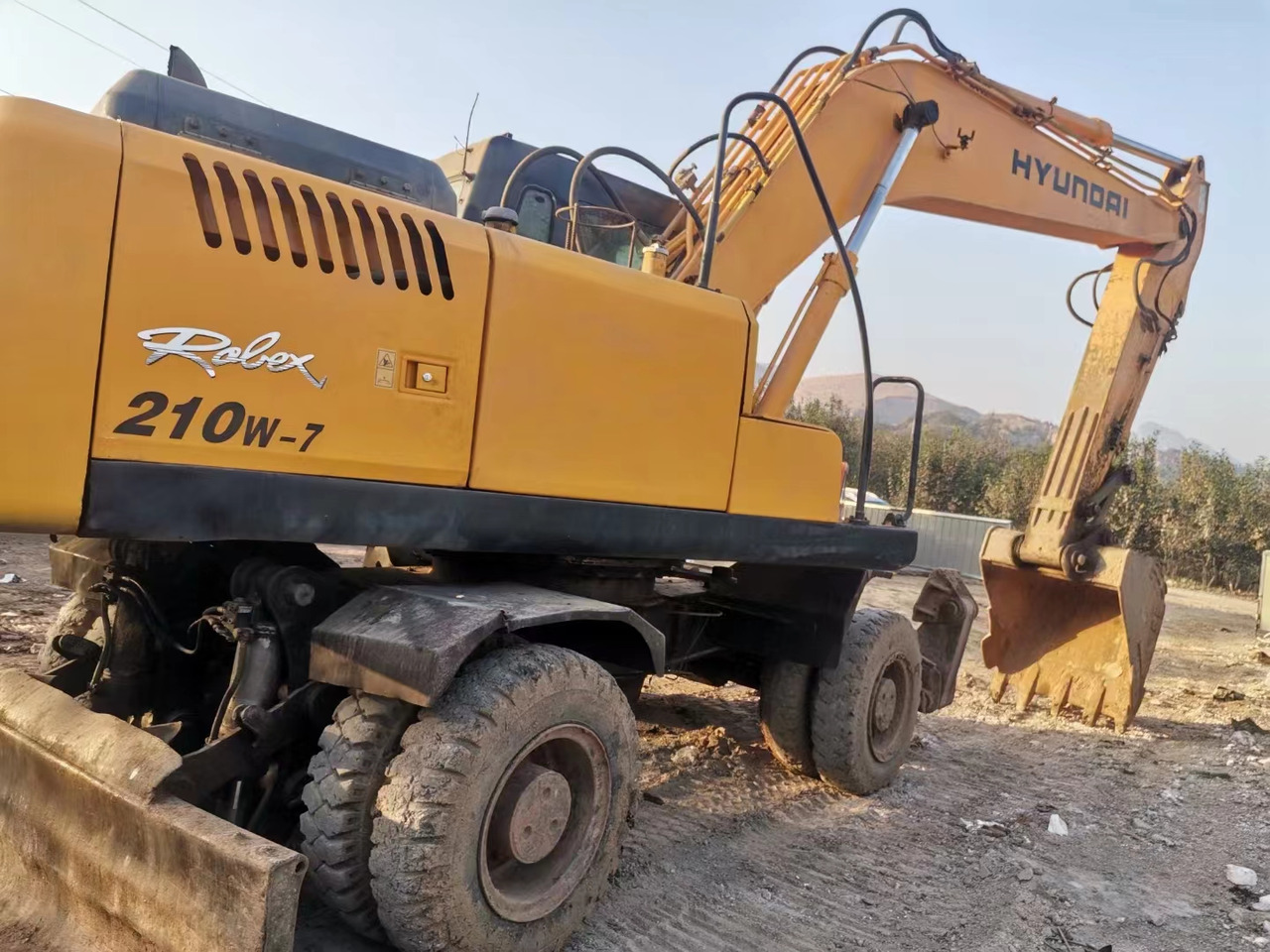HYUNDAI R210W-7 - Wheel excavator: picture 3 HYUNDAI R210W-7 - Wheel excavator: picture 3