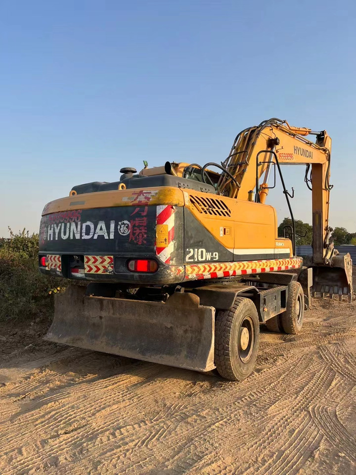 HYUNDAI R210W-9 - Wheel excavator: picture 3 HYUNDAI R210W-9 - Wheel excavator: picture 3