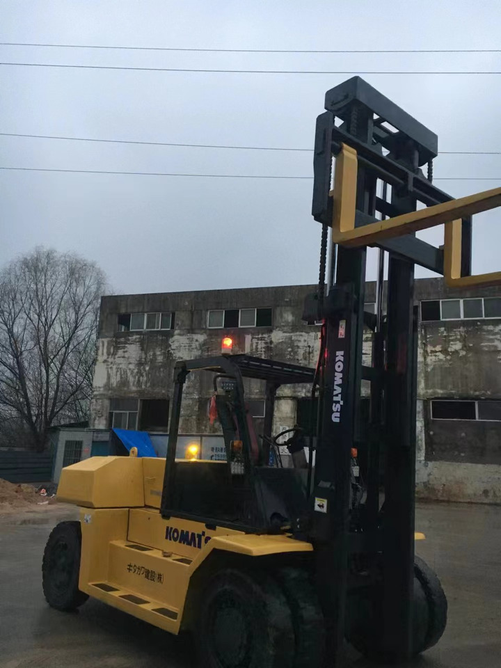 KOMATSU 15-ton - Diesel forklift: picture 3 KOMATSU 15-ton - Diesel forklift: picture 3