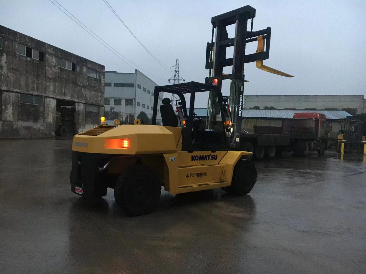 KOMATSU 15-ton - Diesel forklift: picture 3 KOMATSU 15-ton - Diesel forklift: picture 3