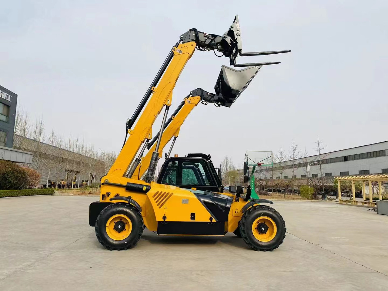 KOMATSU Longer boom - Diesel forklift: picture 2 KOMATSU Longer boom - Diesel forklift: picture 2