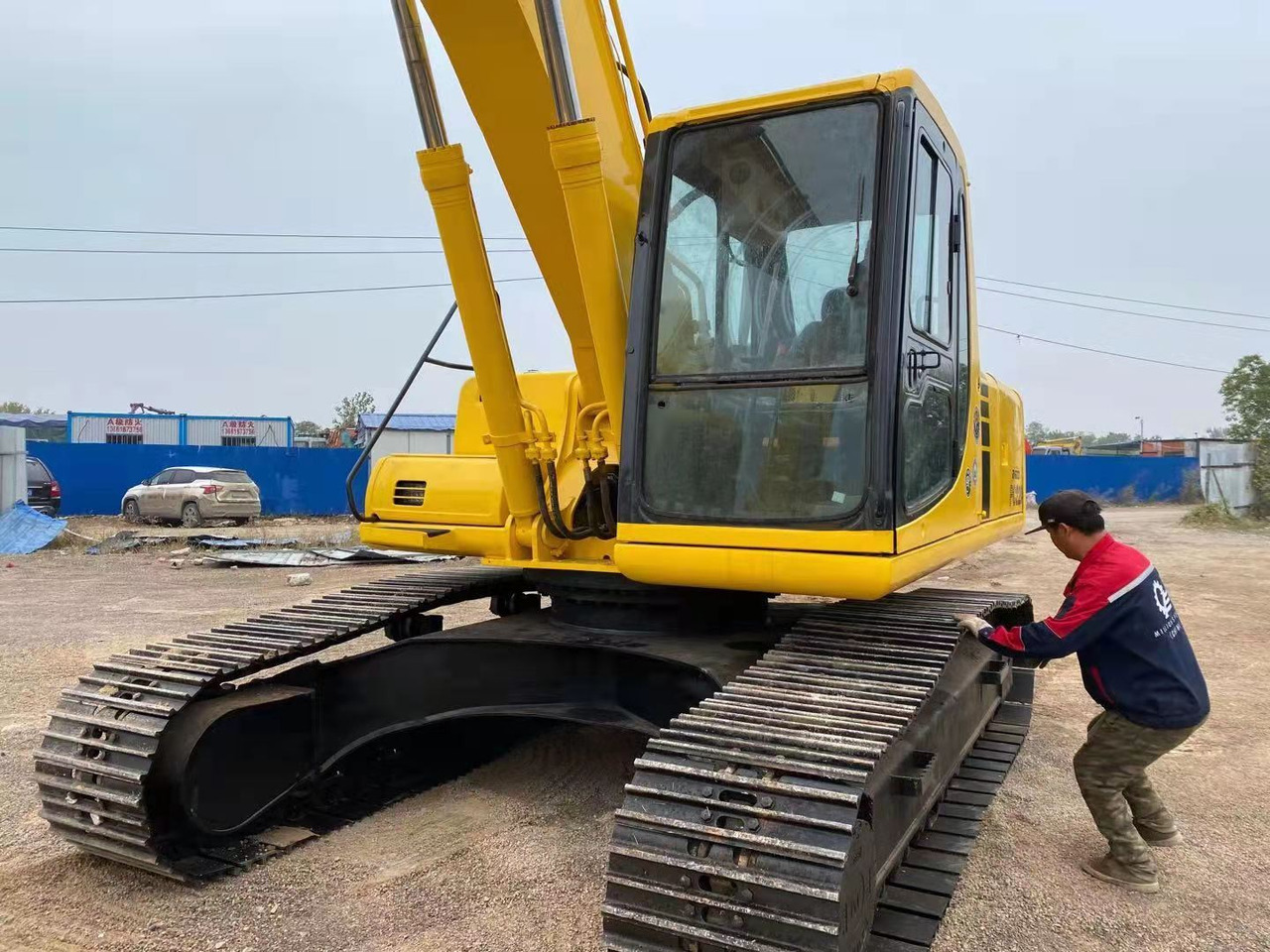 KOMATSU PC220-6 - Crawler excavator: picture 5 KOMATSU PC220-6 - Crawler excavator: picture 5