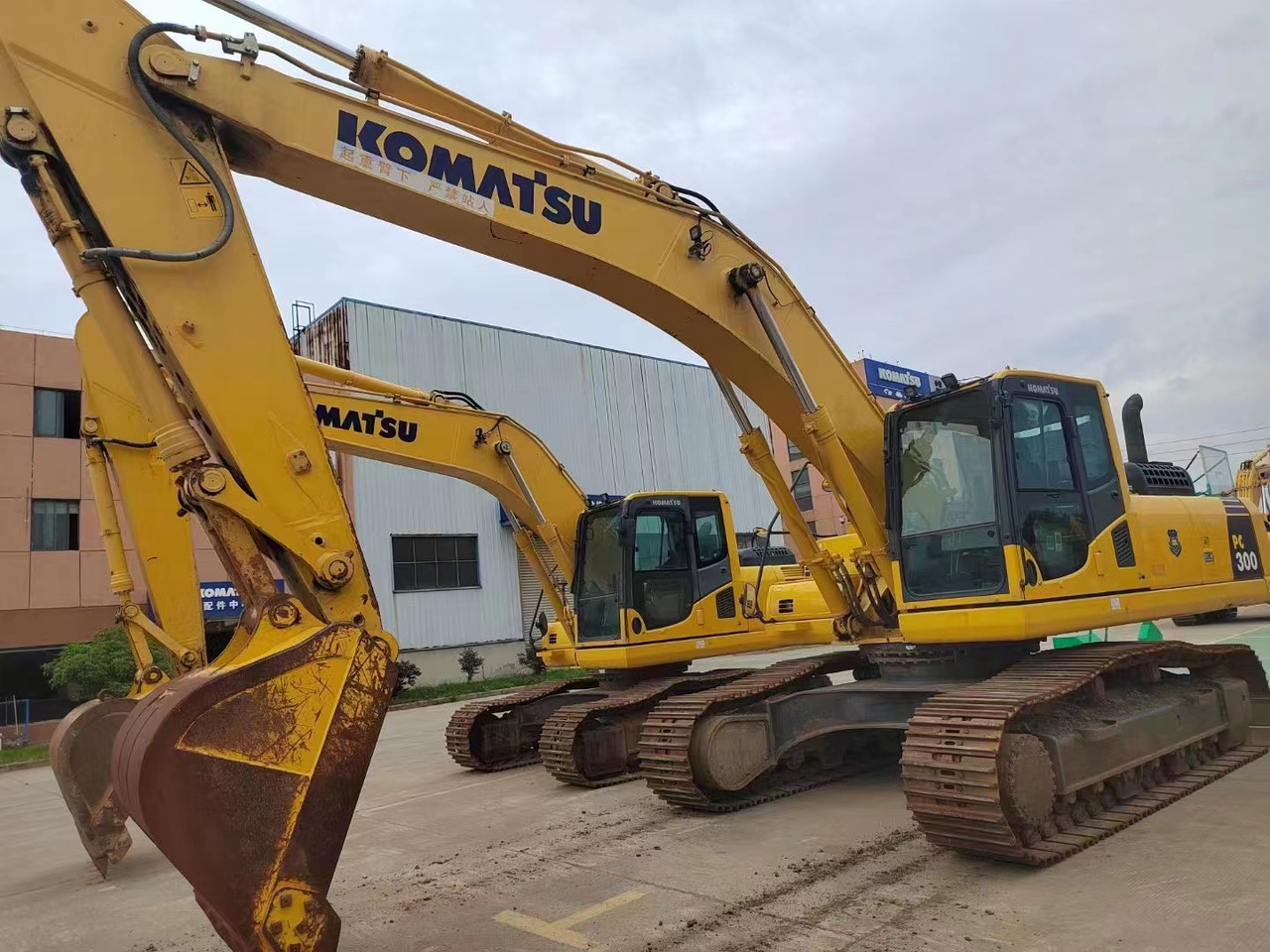 KOMATSU PC300-8 - Crawler excavator: picture 1 KOMATSU PC300-8 - Crawler excavator: picture 1