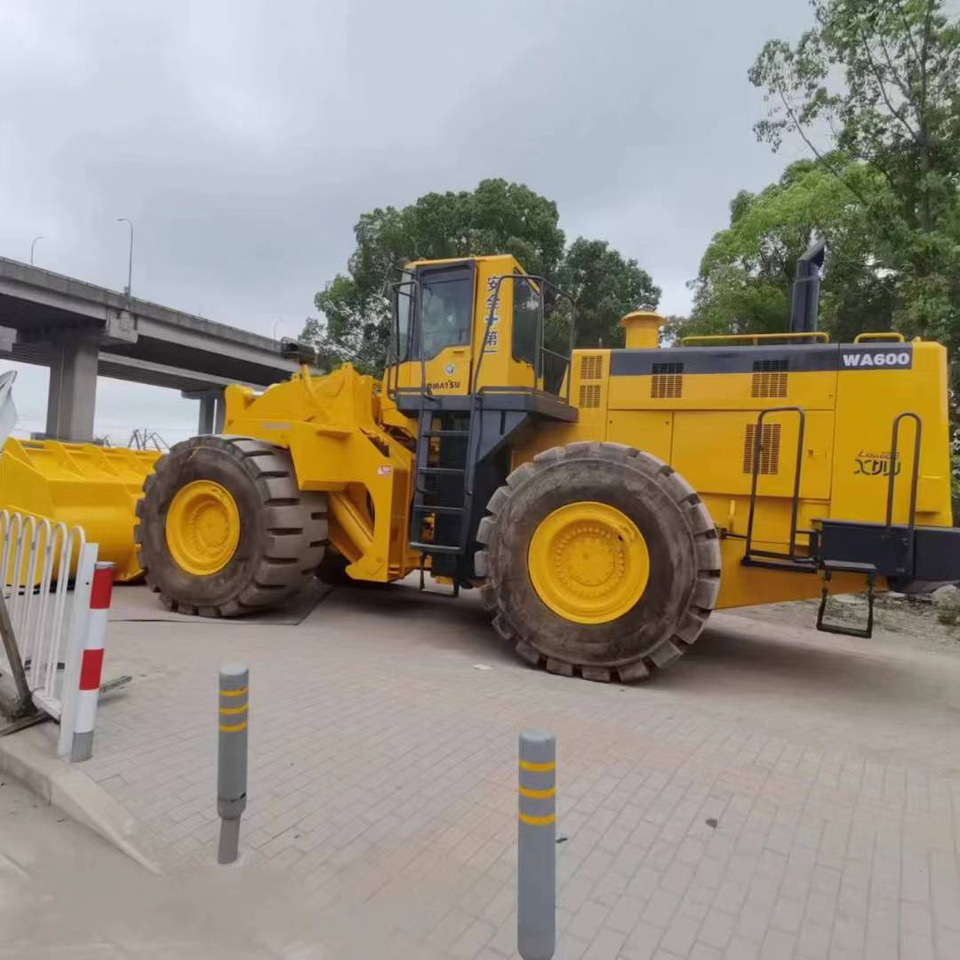 KOMATSU WA600-3 - Wheel loader: picture 1 KOMATSU WA600-3 - Wheel loader: picture 1
