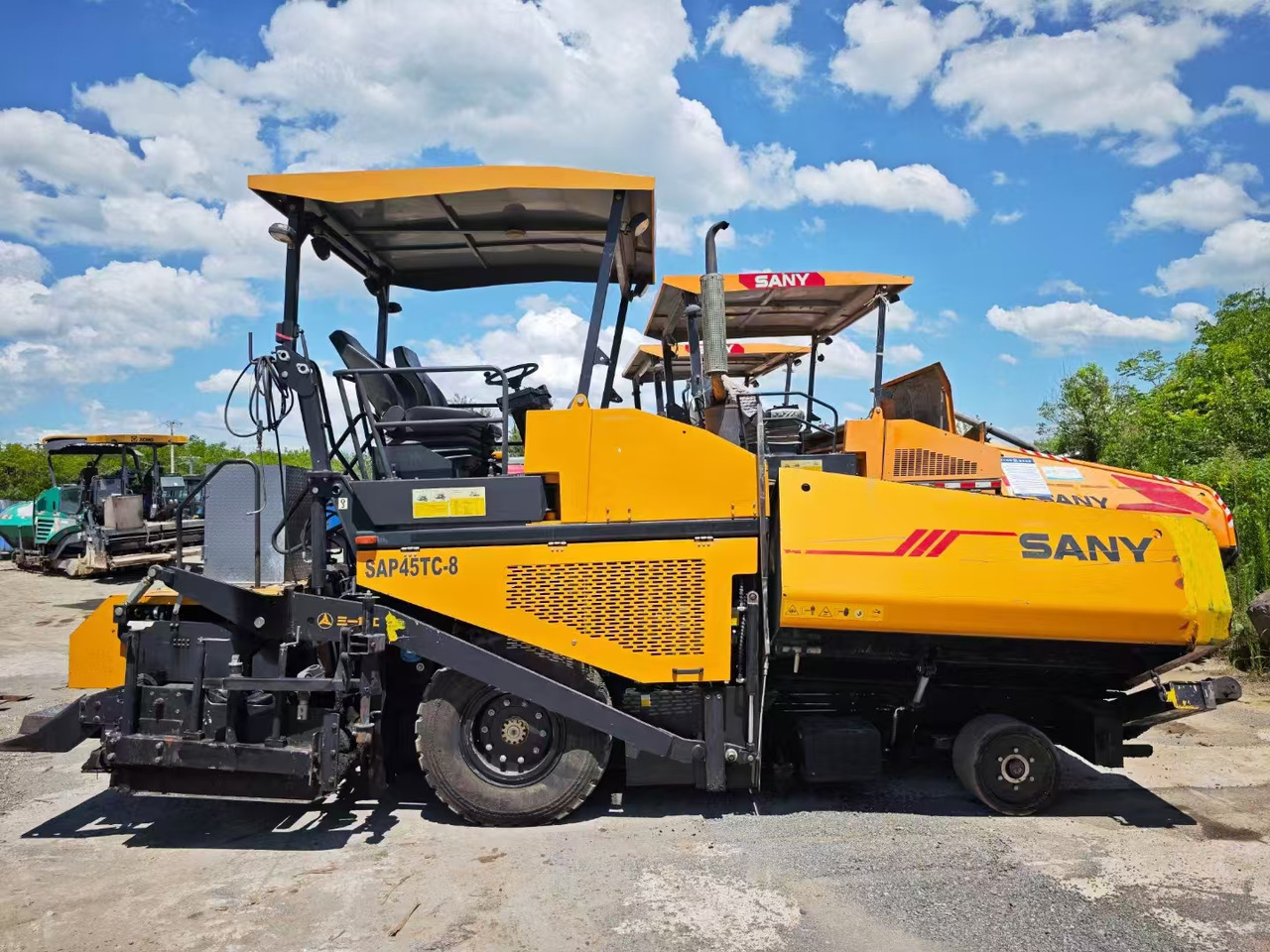 SANY SAP45TC-8 - Asphalt paver: picture 2 SANY SAP45TC-8 - Asphalt paver: picture 2