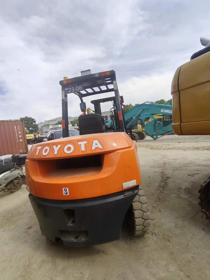 TOYOTA 62-7FD50 - Diesel forklift: picture 2 TOYOTA 62-7FD50 - Diesel forklift: picture 2